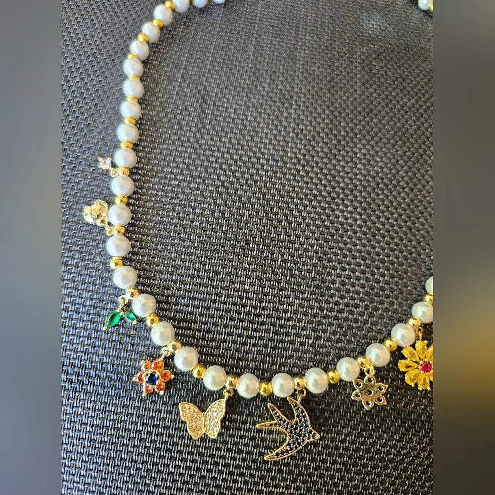 Pearl Charm Necklace. - Picture 4 of 5